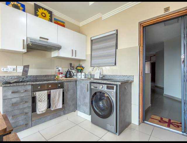2 BEDROOM APARTMENT FOR SALE IN UMHLANGA RIDGE